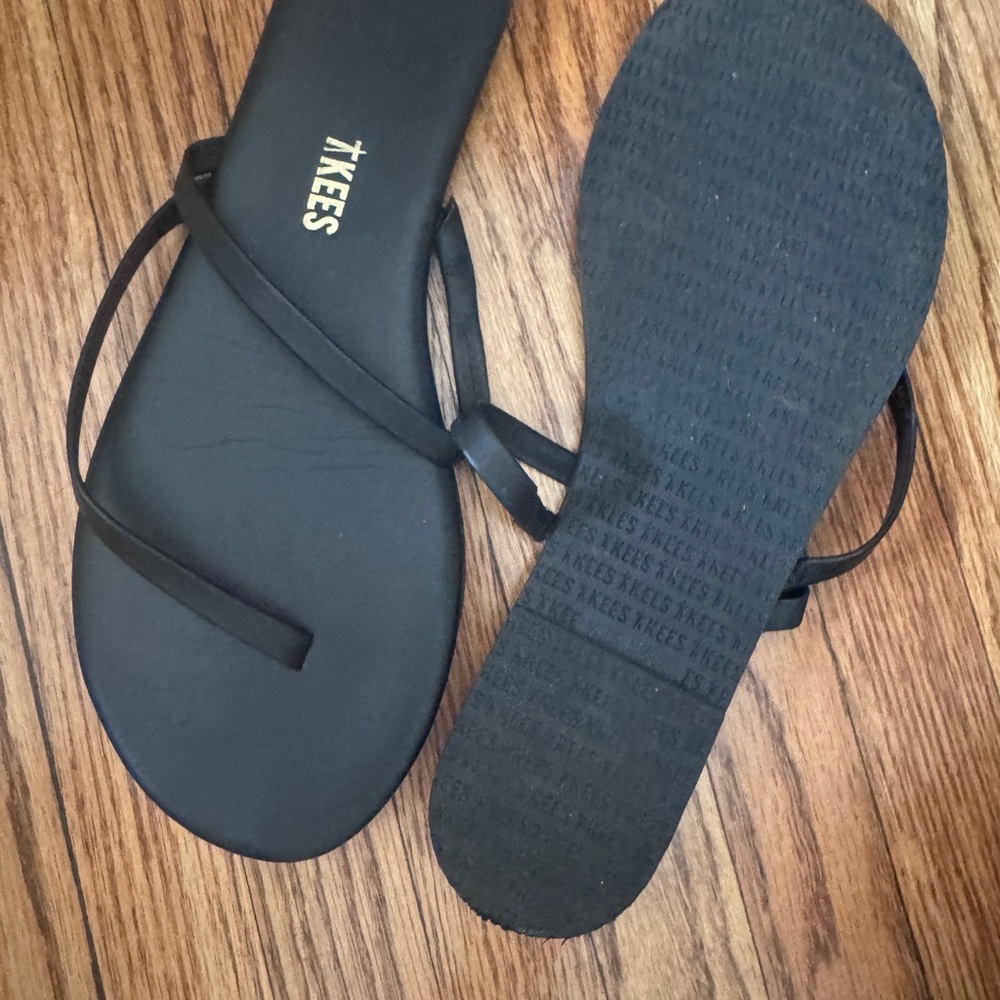 TKEES Elegant Black Sandals - Picture 2 of 7